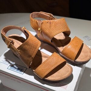 🥳🥳 NWOT COBB HILL Sandals Leather Platform 2 1/2” Wedge, Camel